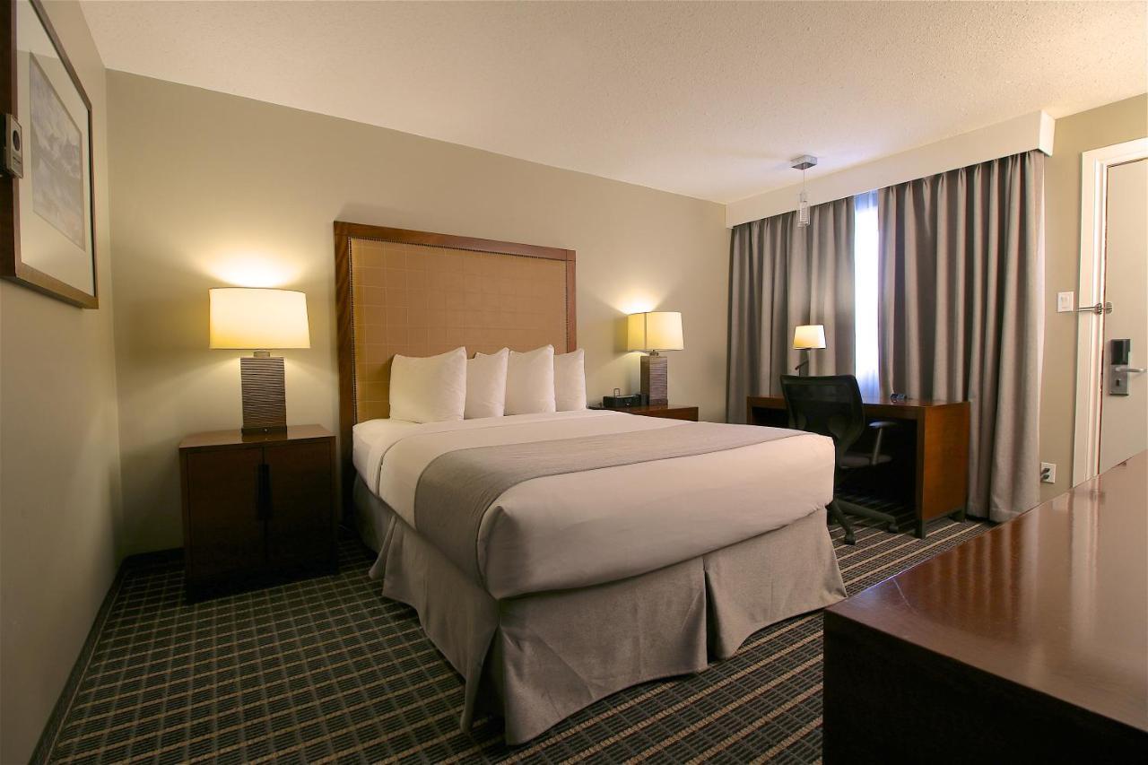 Clarion Pointe Hotel Medicine Hat Exterior foto