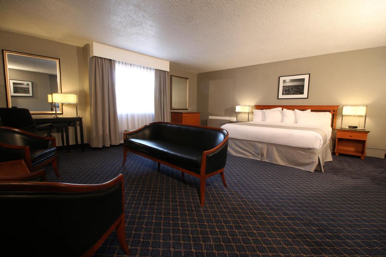 Clarion Pointe Hotel Medicine Hat Exterior foto