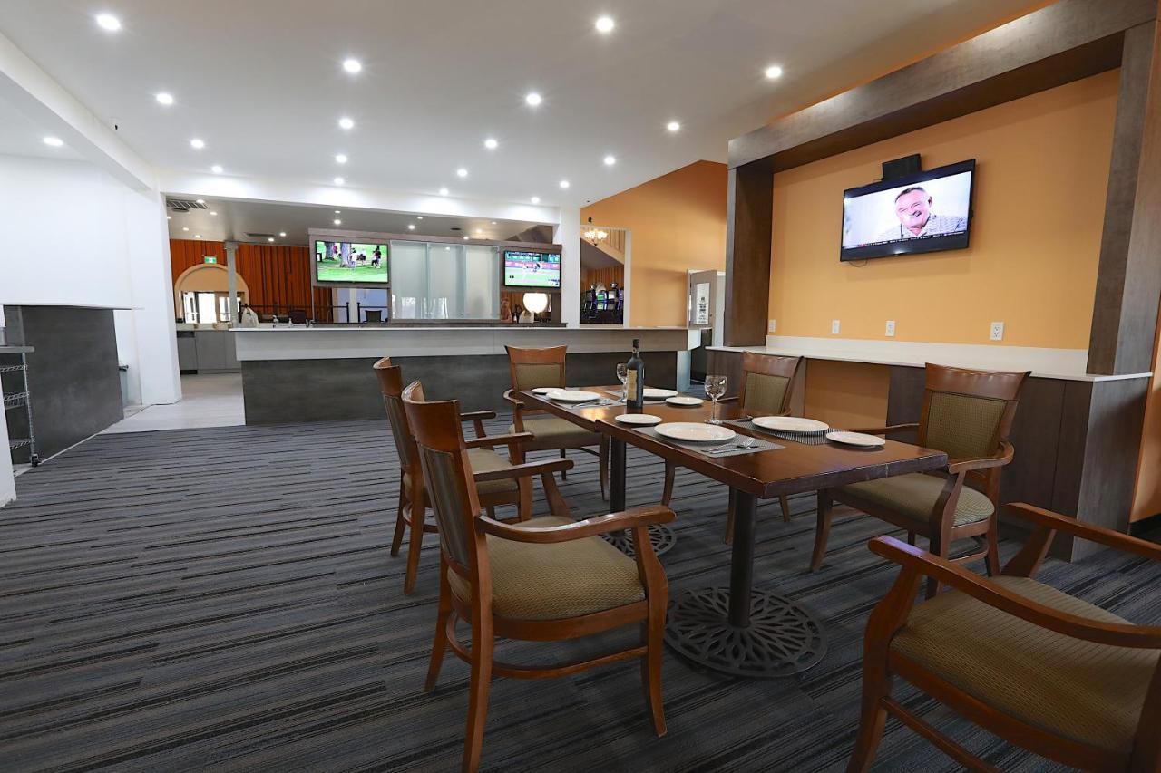 Clarion Pointe Hotel Medicine Hat Exterior foto