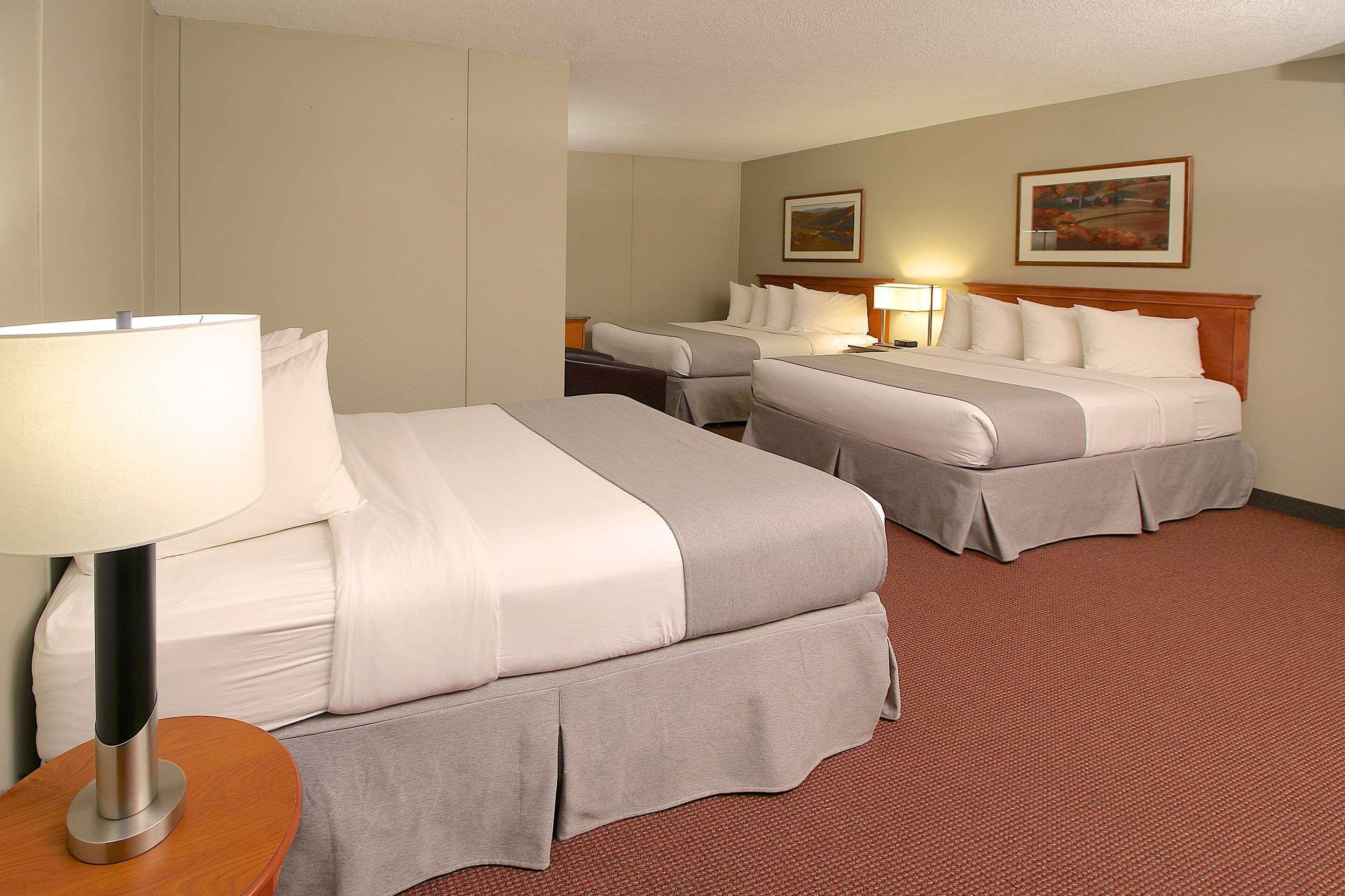 Clarion Pointe Hotel Medicine Hat Exterior foto