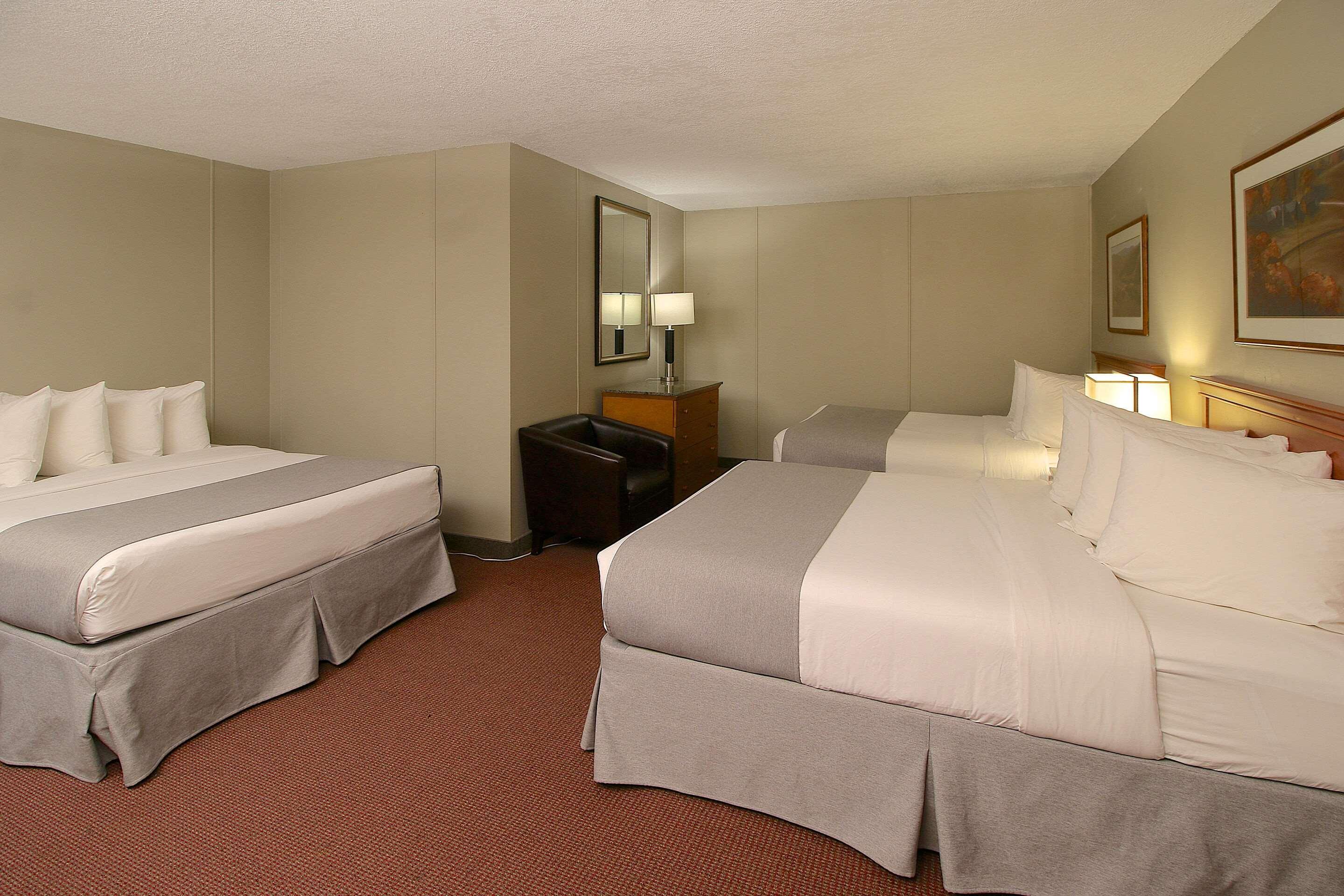 Clarion Pointe Hotel Medicine Hat Exterior foto