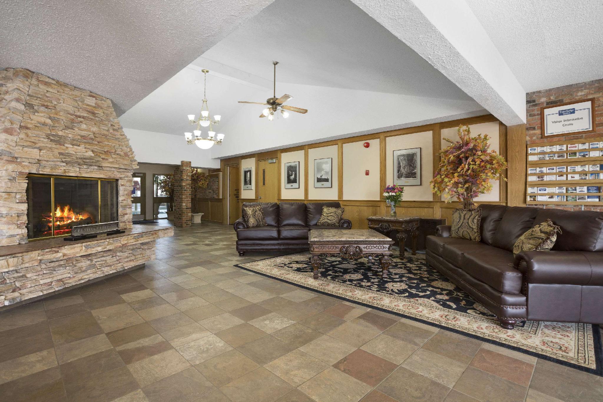 Clarion Pointe Hotel Medicine Hat Exterior foto