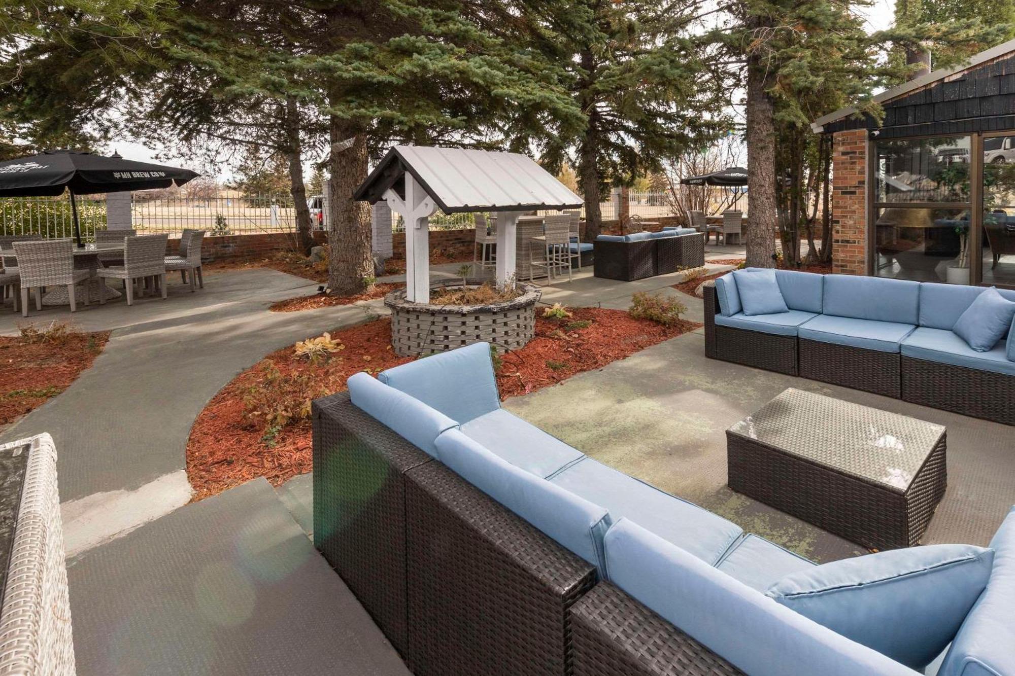 Clarion Pointe Hotel Medicine Hat Exterior foto