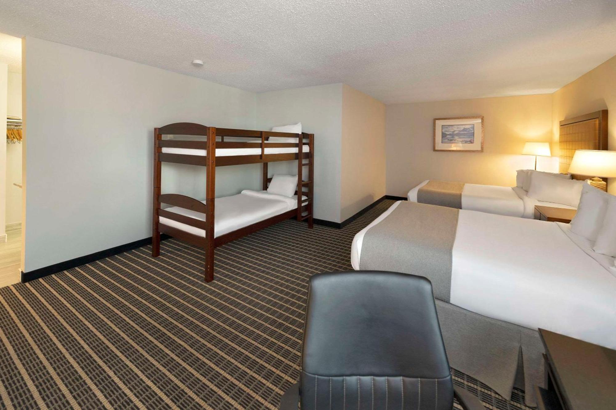 Clarion Pointe Hotel Medicine Hat Exterior foto